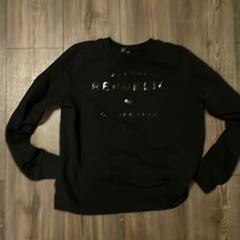 Banana Republic black on black logo sweatshirt sz xs